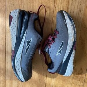 Women’s Altra Shoes Size: 7